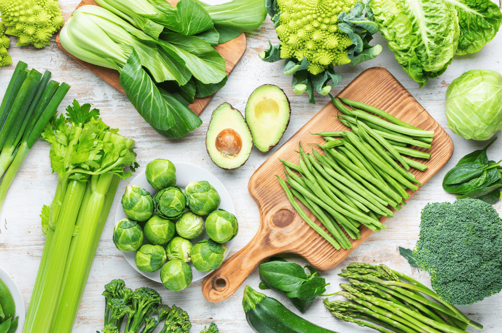 nên ăn nhiều rau xanh trong chế độ ăn cân bằng